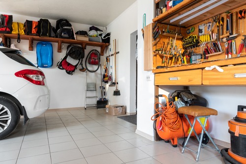 Jak urządzić komfortowy warsztat do majsterkowania w przydomowym garażu?